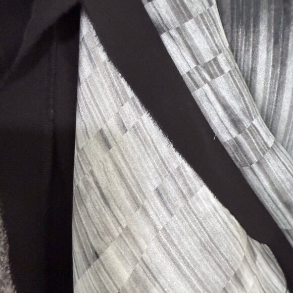 Elie Tahari Mixed Media Silk and Modal tunic / blouse - Picture 4 of 5